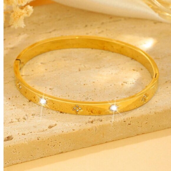 Luxury Inspired Gold Clover & Diamond Crystal Bracelet | Stainless Steel - Picture 3 of 5